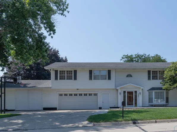 227 6th Ave SE, Sioux Center, IA 51250