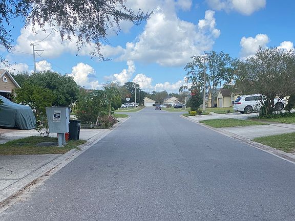 4th image of 2609 Delcrest Dr