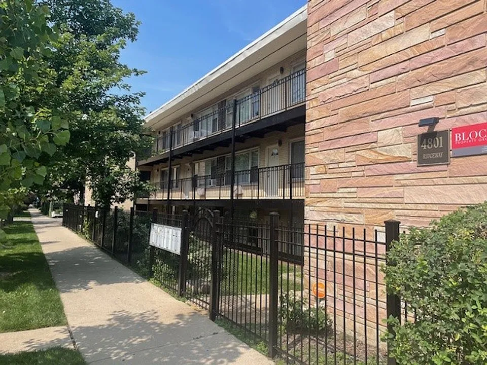 4801 N Ridgeway
