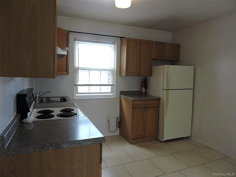 235 Fieldmere St — Photo 5