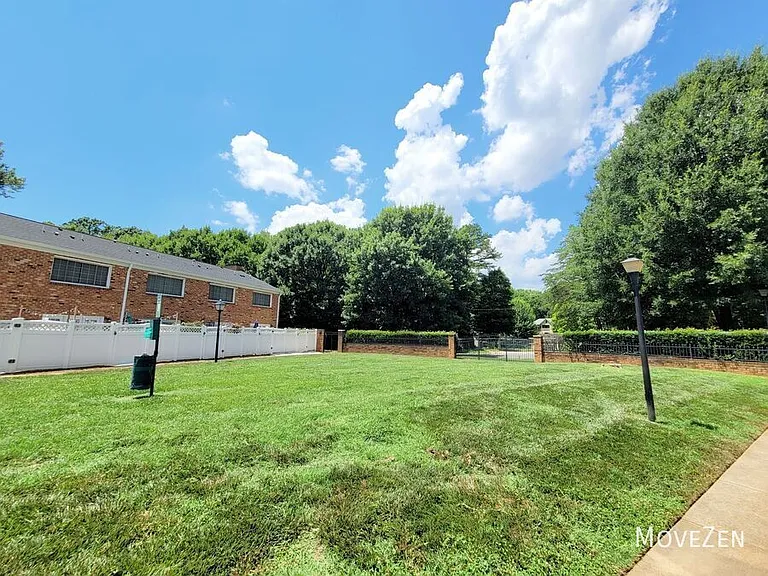 1336 Green Oaks Ln #E — Photo 22