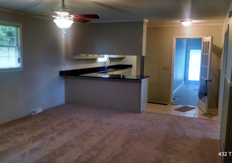 living area, kit view