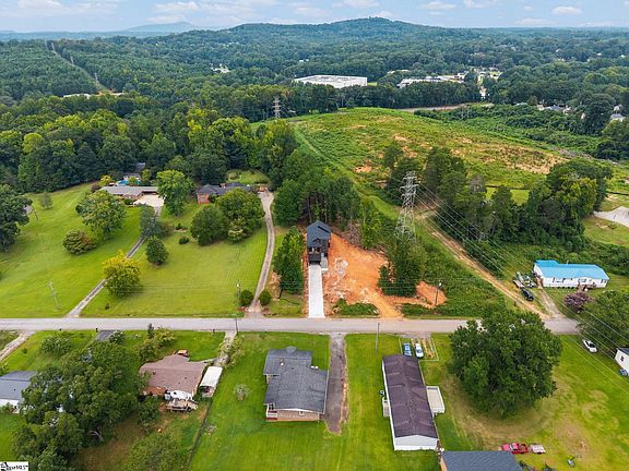 2nd image of 1010 Highland Rd