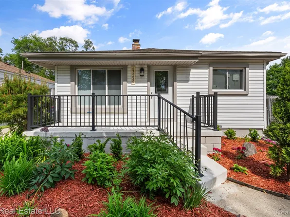 23290 Rosalind Ave, Eastpointe, MI 48021