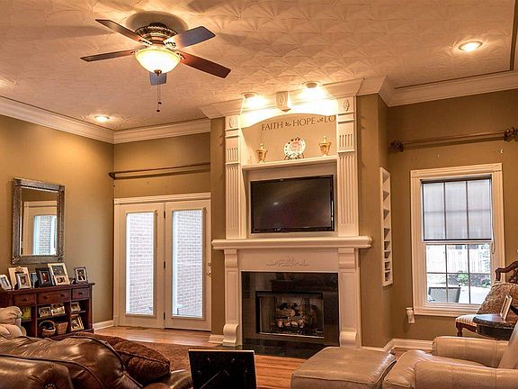 4th image of 530 Willow Bend Cir