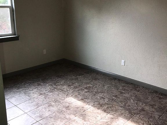 5th image of 835 Mimbres St