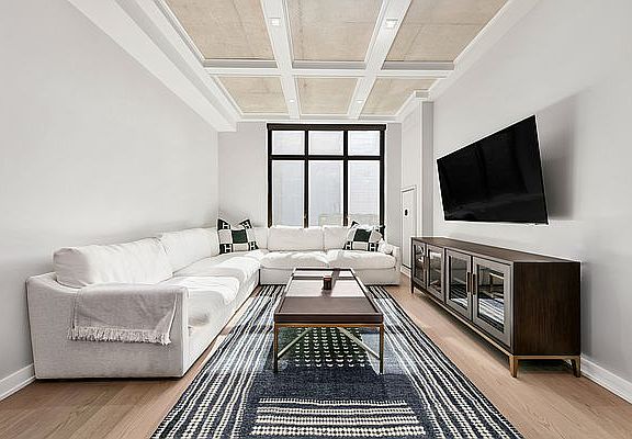 3rd image of 196 Orchard St APT 8R