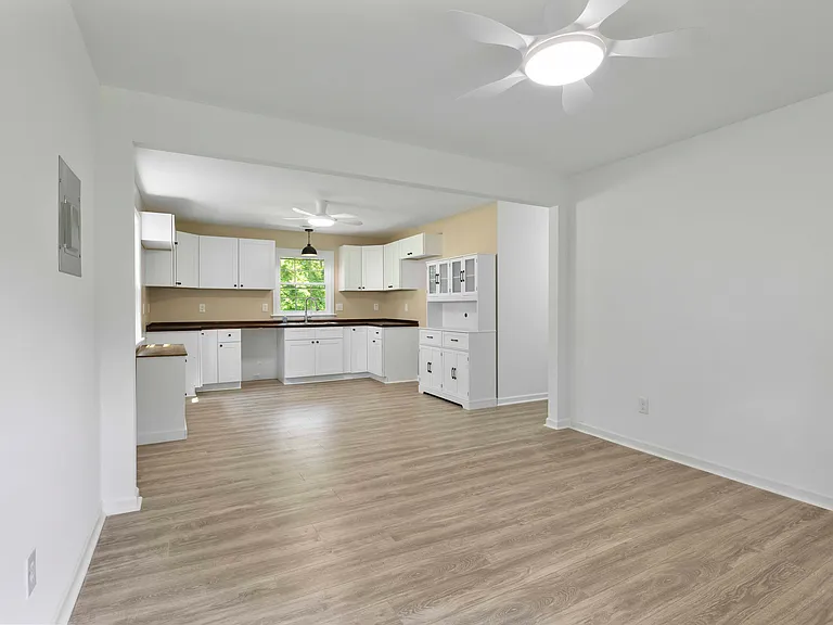 437 Woodsdale Rd — Photo 8