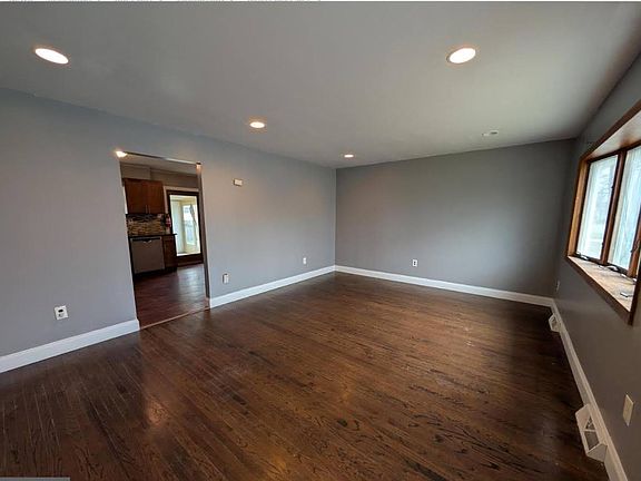 5th image of 126 Juniper Ave