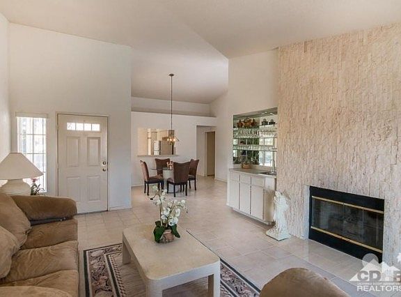4th image of 468 Evergreen Ash Dr