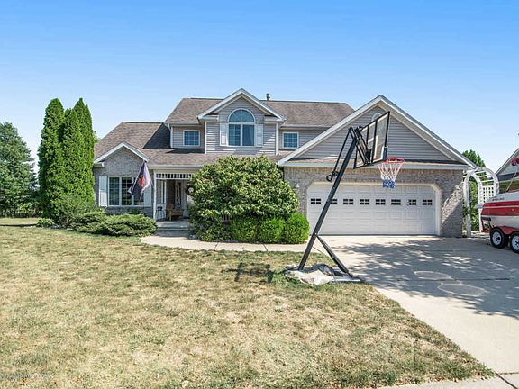 2nd image of 1580 Royal Crescent Dr
