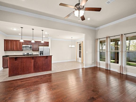 4th image of 1077 Destin Ave
