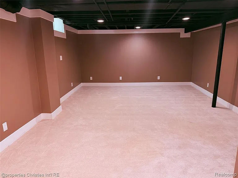 956 Northlawn Blvd — Photo 22