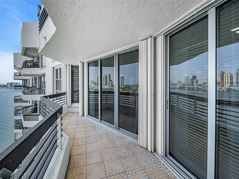 3600 Mystic Pointe Dr #1816 — Photo 27