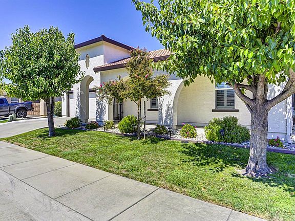4th image of 465 Allaire Cir