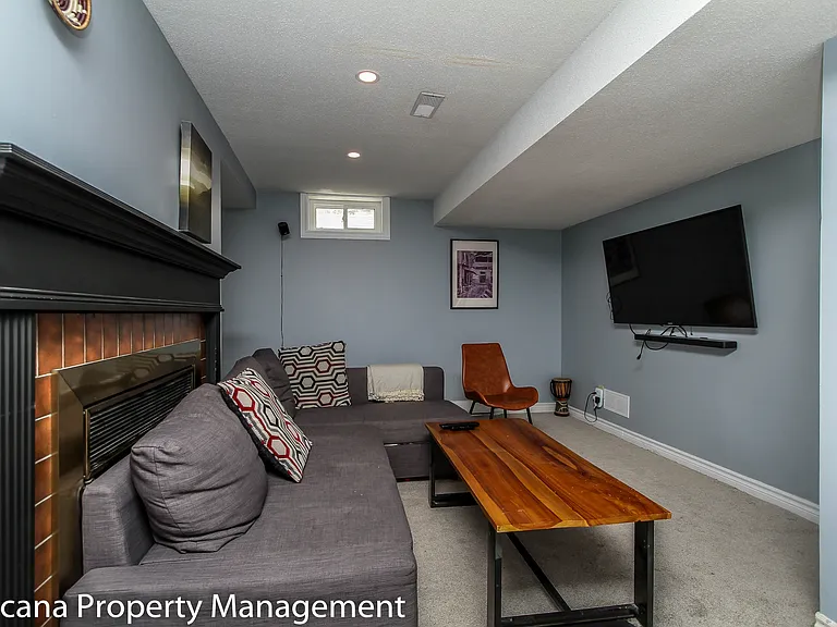 72 Burlington Cres #1 — Photo 24
