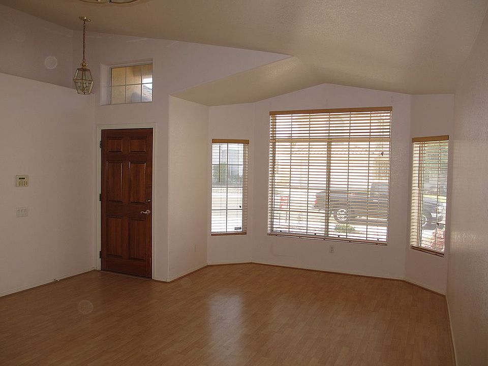1st image of 127 W Fellars Dr