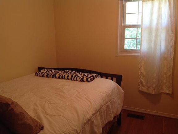 3rd image of 120 Parkside Dr