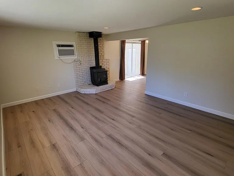 1537 Pullman Dr — Photo 4