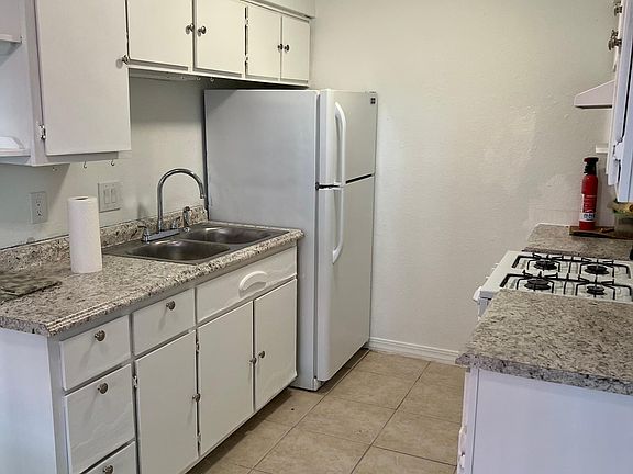 3rd image of 1906 Buena Vista Dr SE Unit A