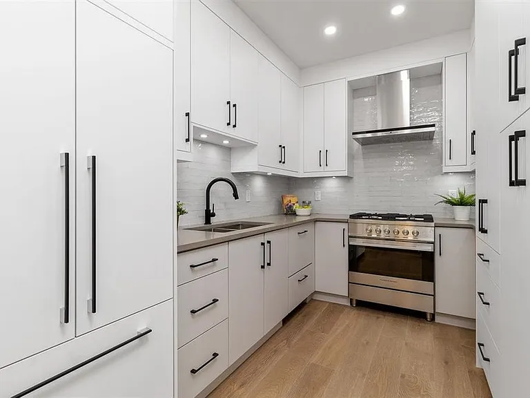 1417 E 10th Ave — Photo 9