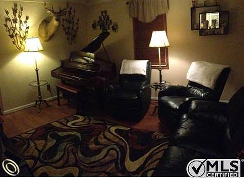 4th image of 462 Detroit Ave