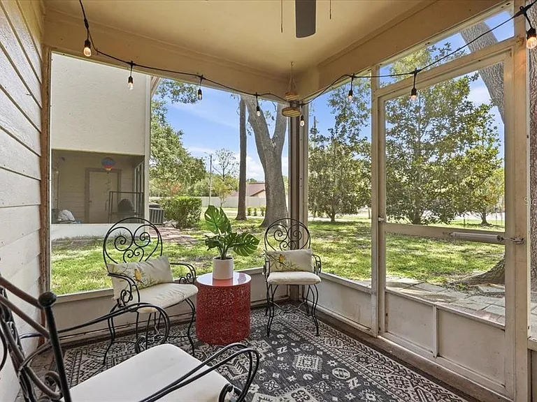 2120 Fletchers Point Cir — Photo 11