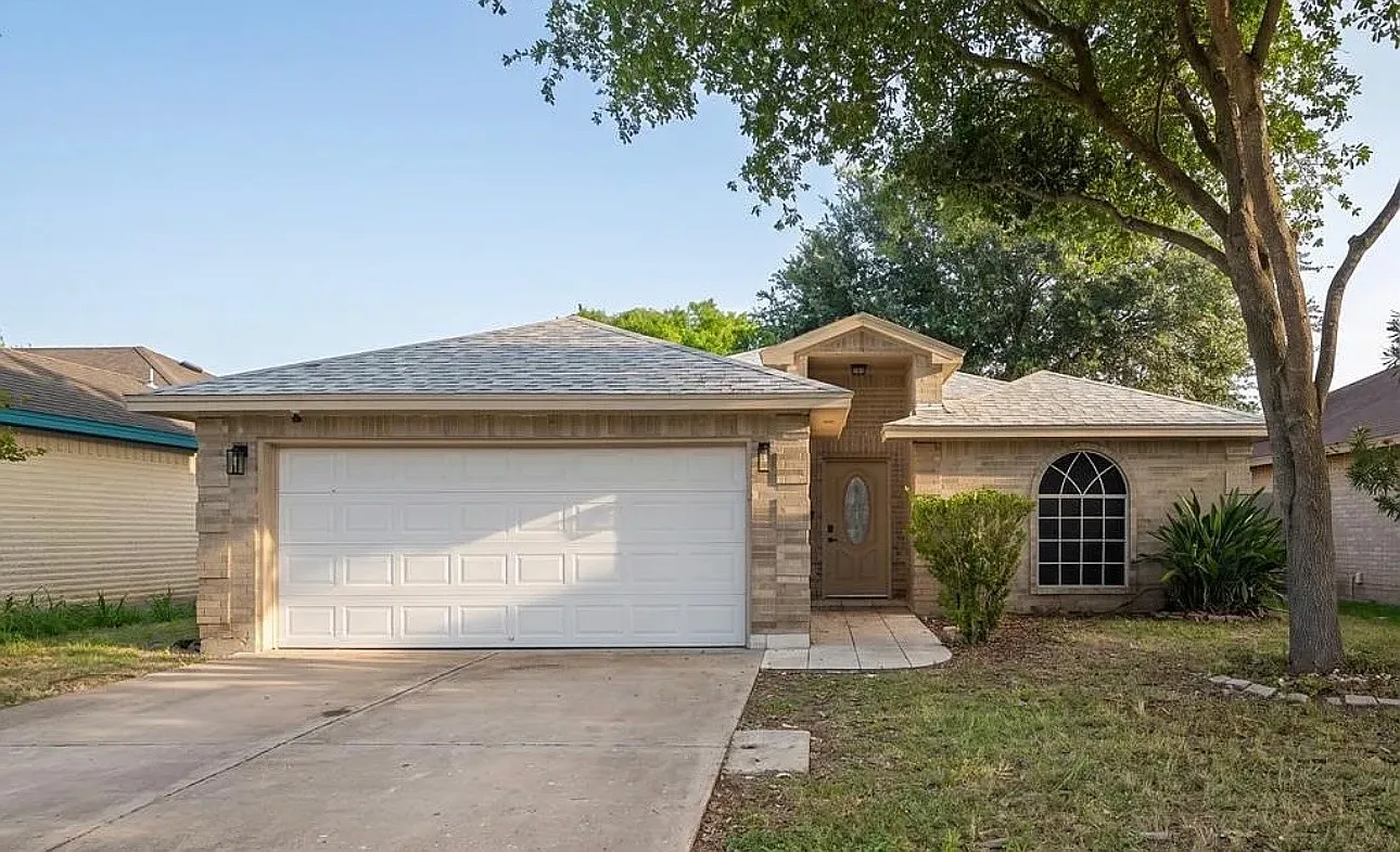3 bed, 1276 sqft, $1,900 — Photo 1