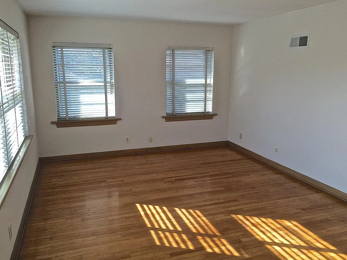 7565 Parkdale Ave — Photo 2