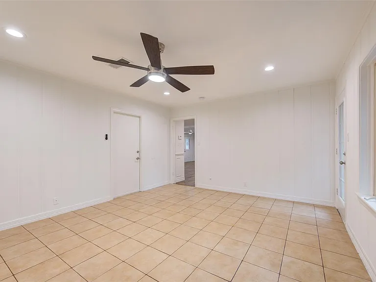 8439 Westview Dr — Photo 11