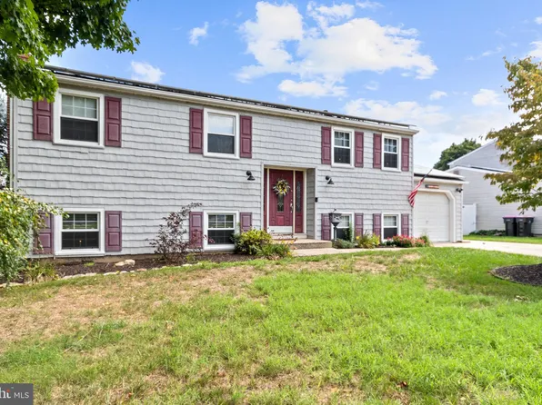 37 E Kennedy Dr, Laurel Springs, NJ 08021