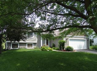 1572 Regatta Dr, Woodbury, MN 55125