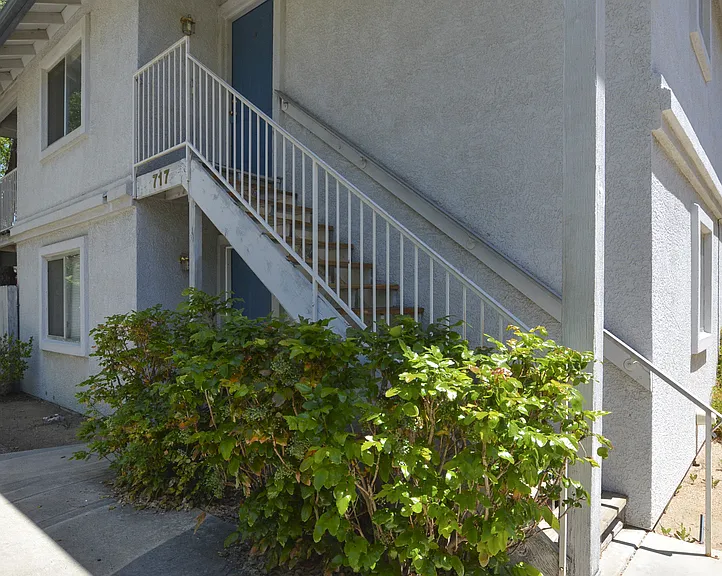 717 Bird St — Photo 3