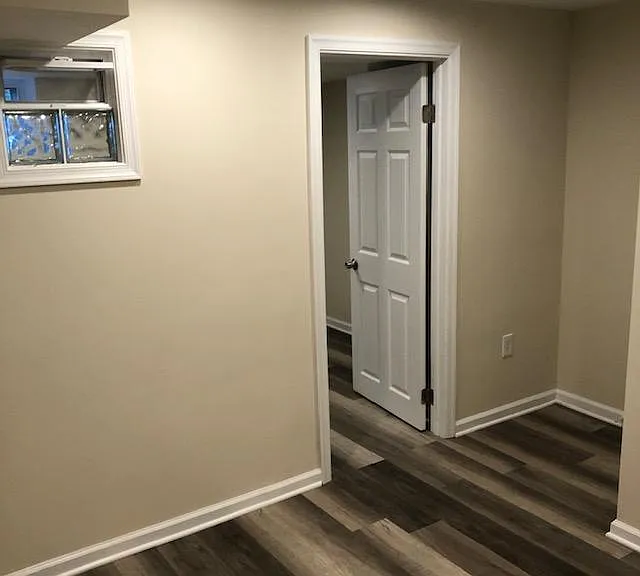 door into front bedroom