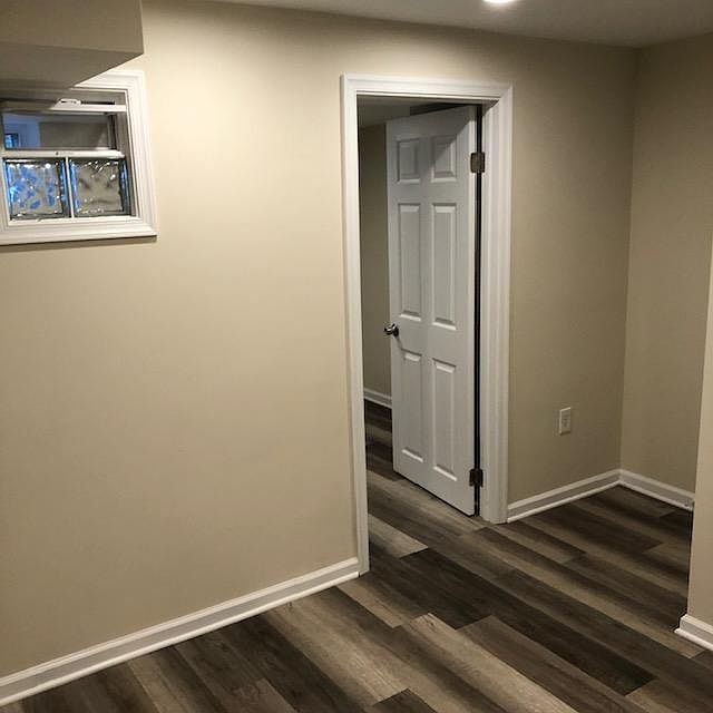 door into front bedroom