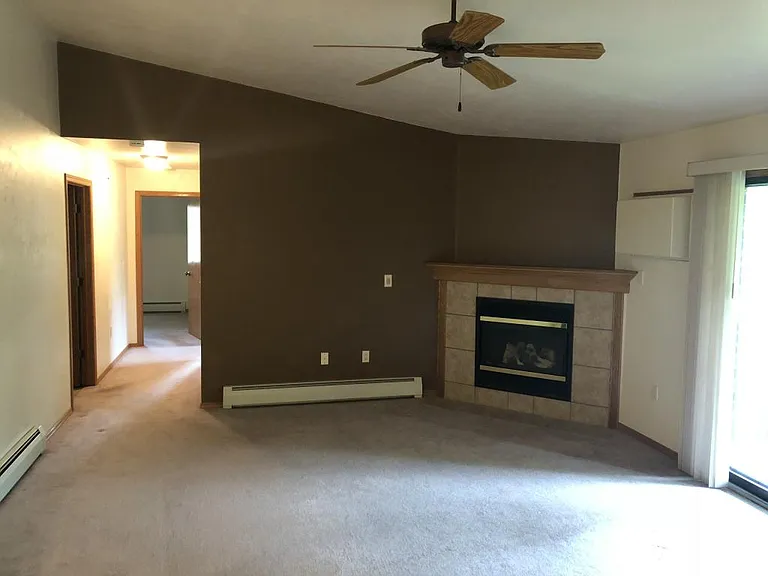 1841 Rosewood St — Photo 4