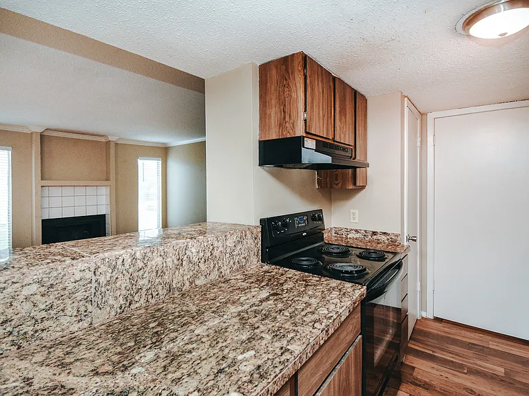 Parkwood Apartments — Photo 11