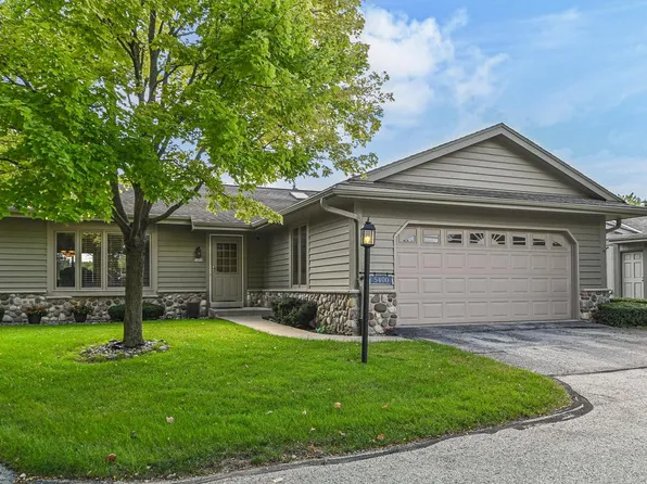 5400 South Amberwood LANE, Greenfield, WI 53221