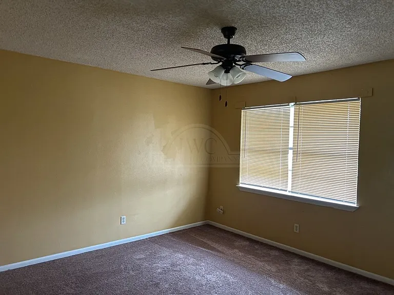 820 Michelle Dr — Photo 3