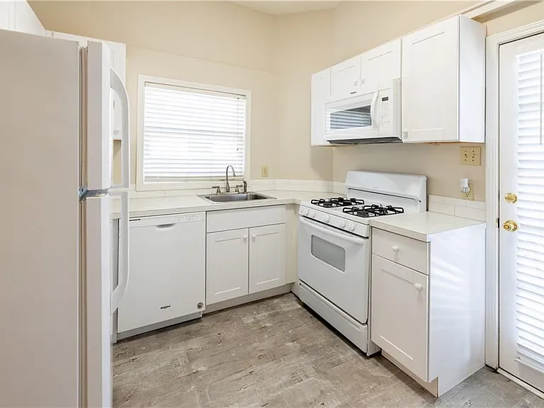 897 Argonne Ave NE #1 — Photo 11