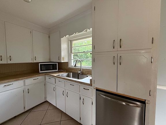4th image of 160 Meadowview Dr