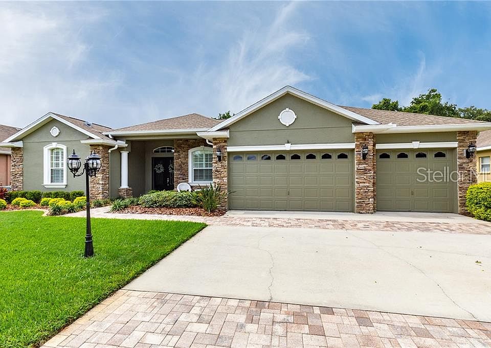 1st image of 1220 Carriage Park Dr