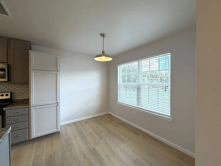 941 Valley Rd — Photo 9