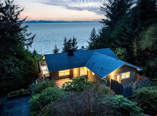 2594 Seaside Dr, Capital, BC V9Z 1G7