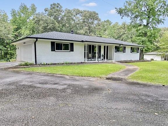 3rd image of 205 Elliott Rd