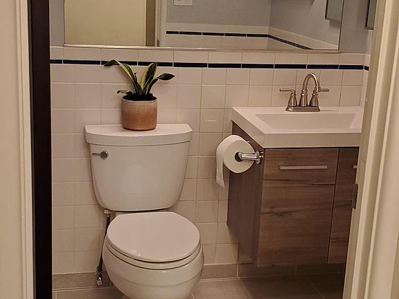 2nd image of 3622 N Pine Grove Ave #4