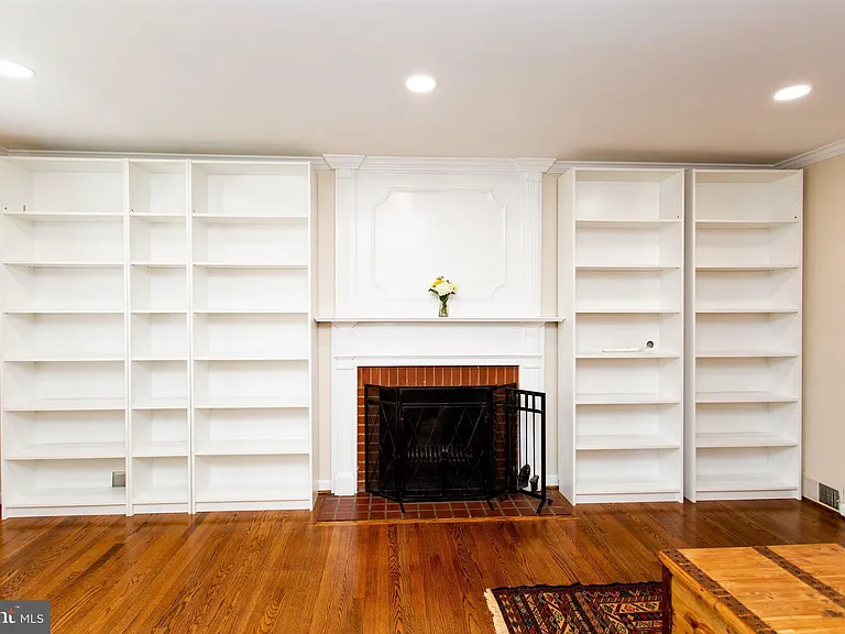 3163 Patrick Henry Dr — Photo 5