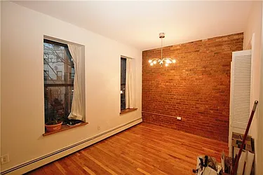 Rented by R New York