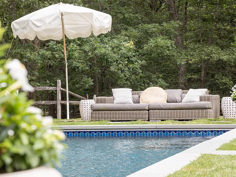 4 Fairway Dr — Photo 18