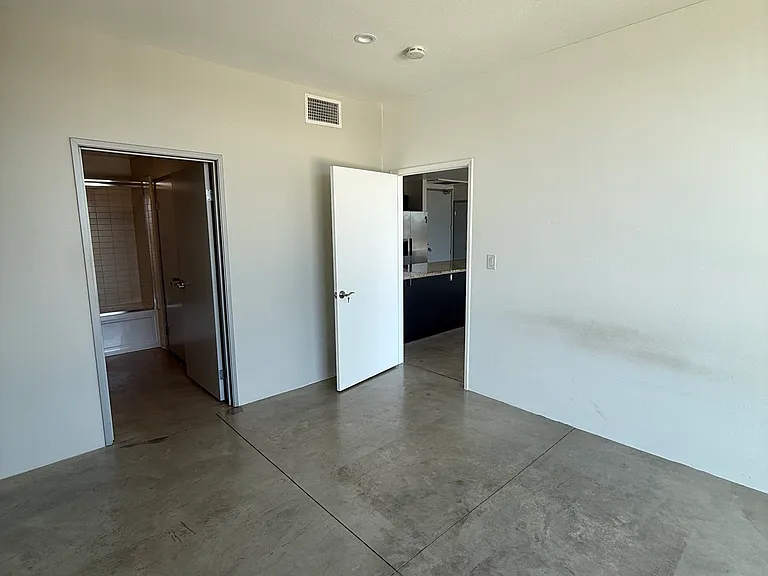 285 W 6th St #525 — Photo 38